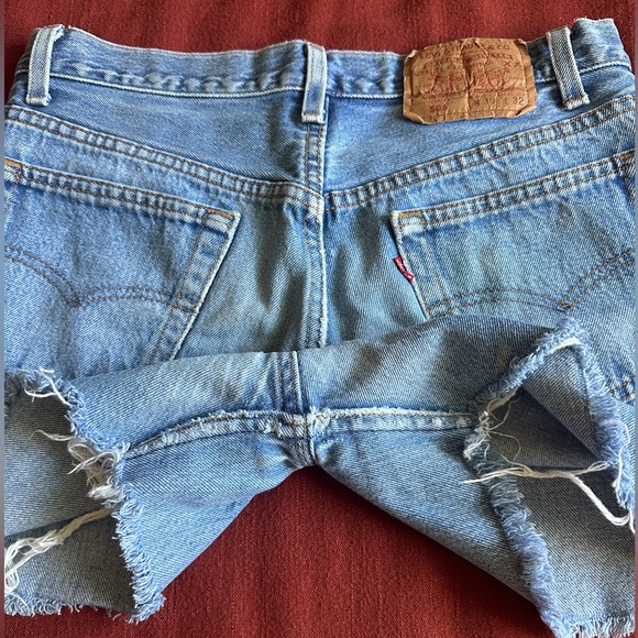 My (favorite) pair of vintage Levi’s shorts 😭 - Picture 8 of 14